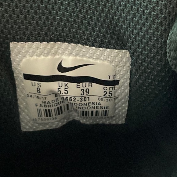 Nike running shoes - Picture 3 of 4